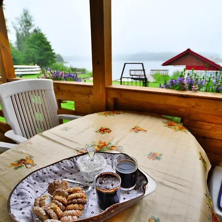 By The Lake, Ostrowiec Slawienski Holiday home Kosierzewo